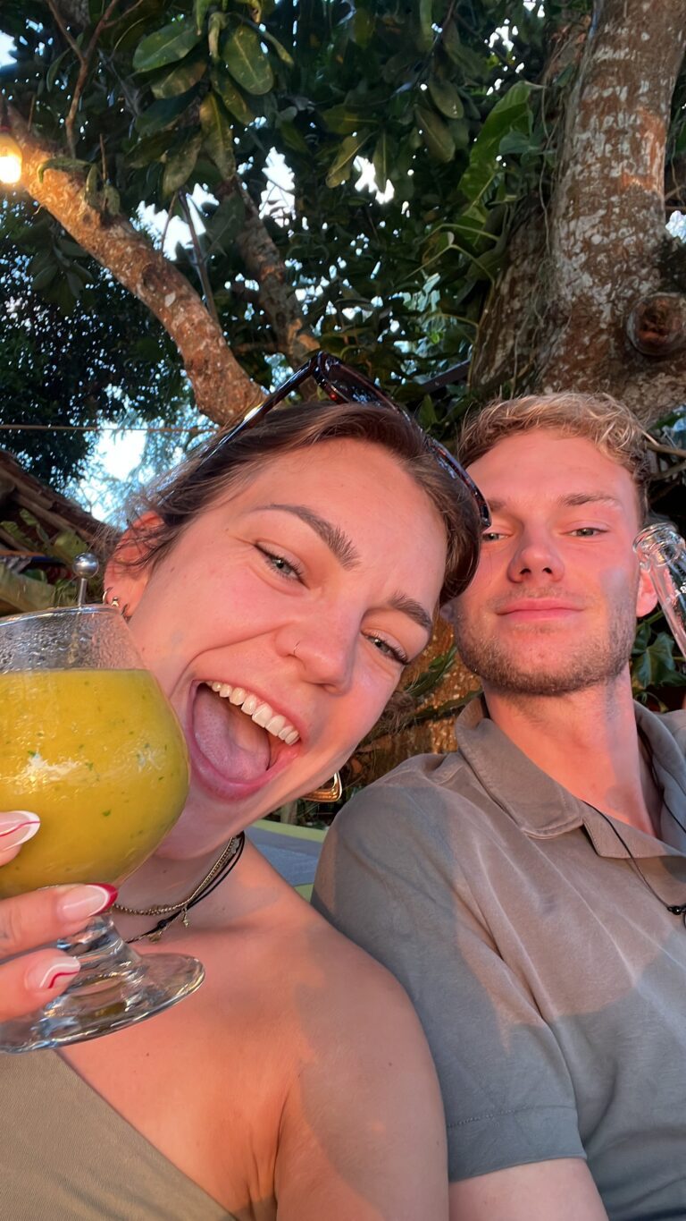 een selfie van 2 mensen
