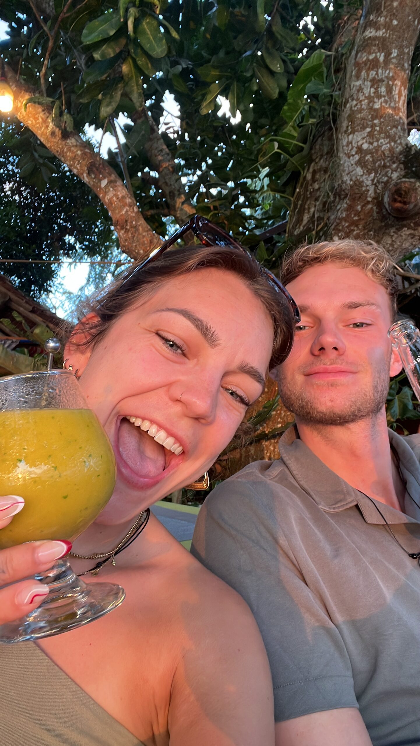 een selfie van 2 mensen